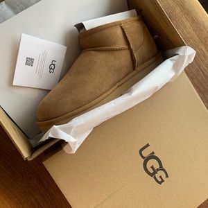 UGG - Ultra Mini BNIB